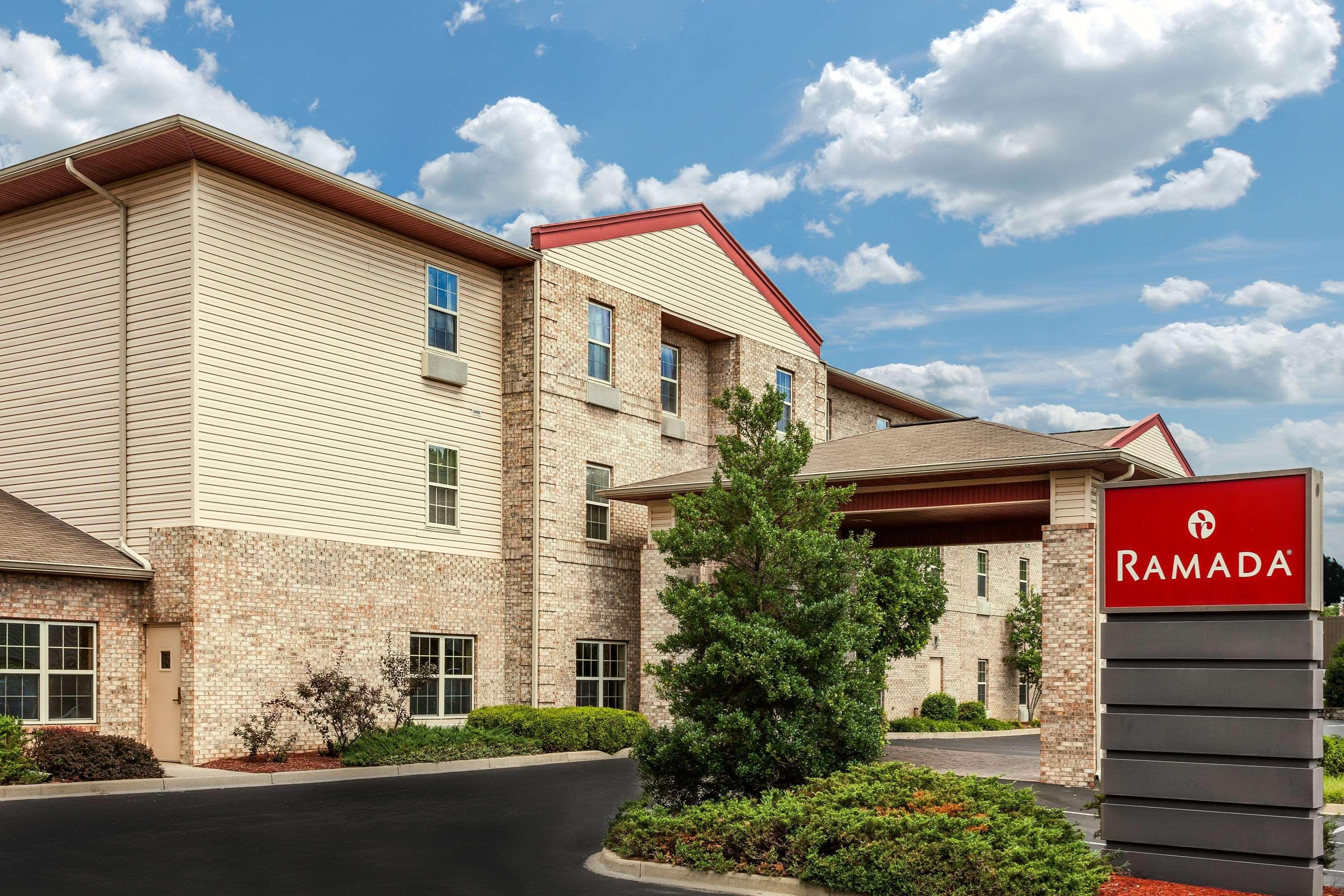 Ramada By Wyndham Sellersburg/Louisville North Экстерьер фото